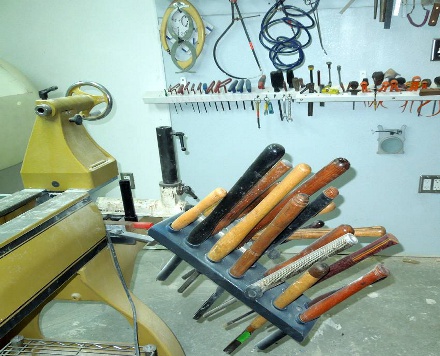 The tools most frequently used at the lathe are mounted there.